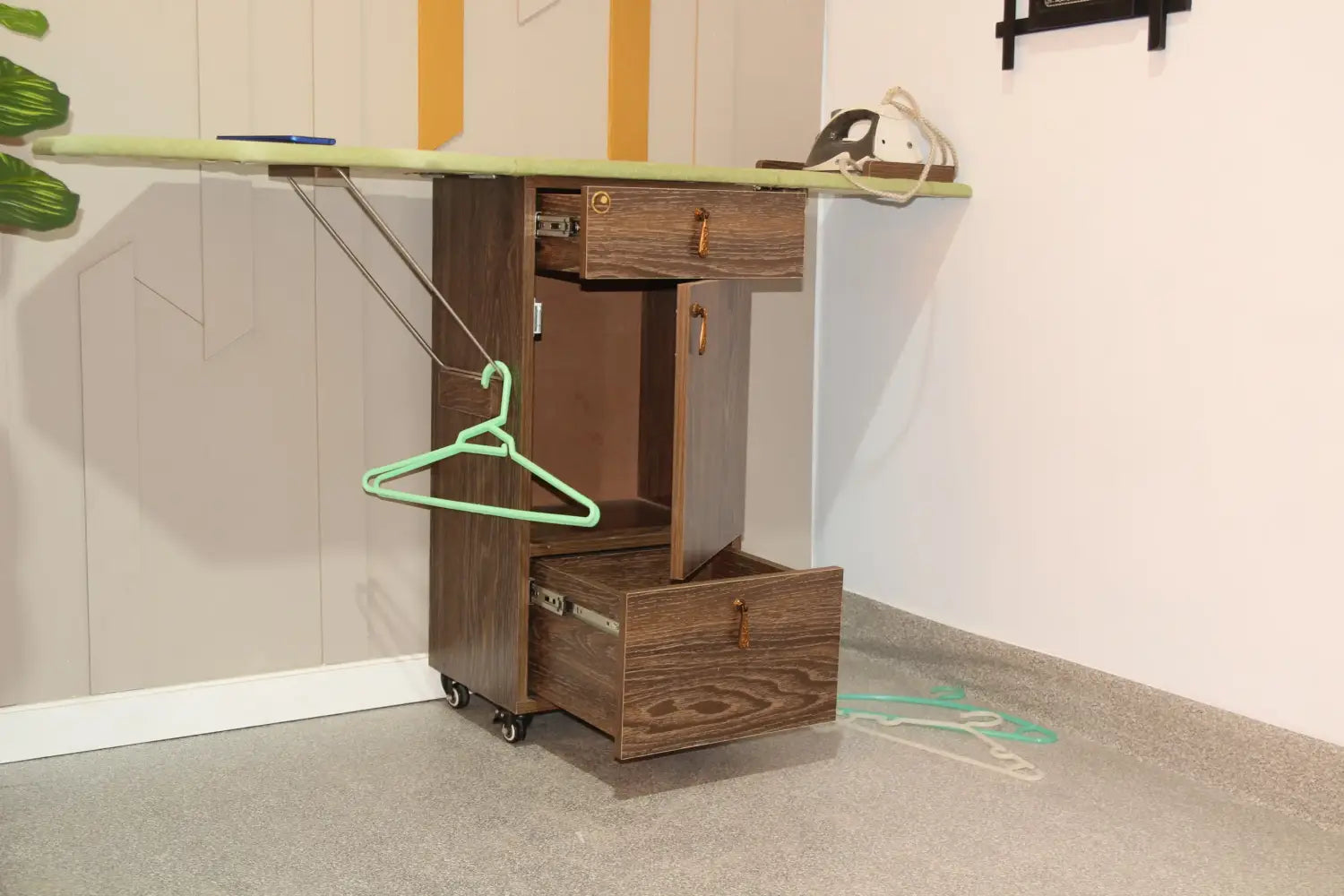 FOLDABLE IRON STAND - FURNISHCO